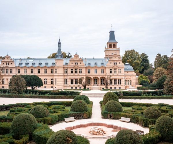 Wenckheim kerékpárút - Wenckheim kastély